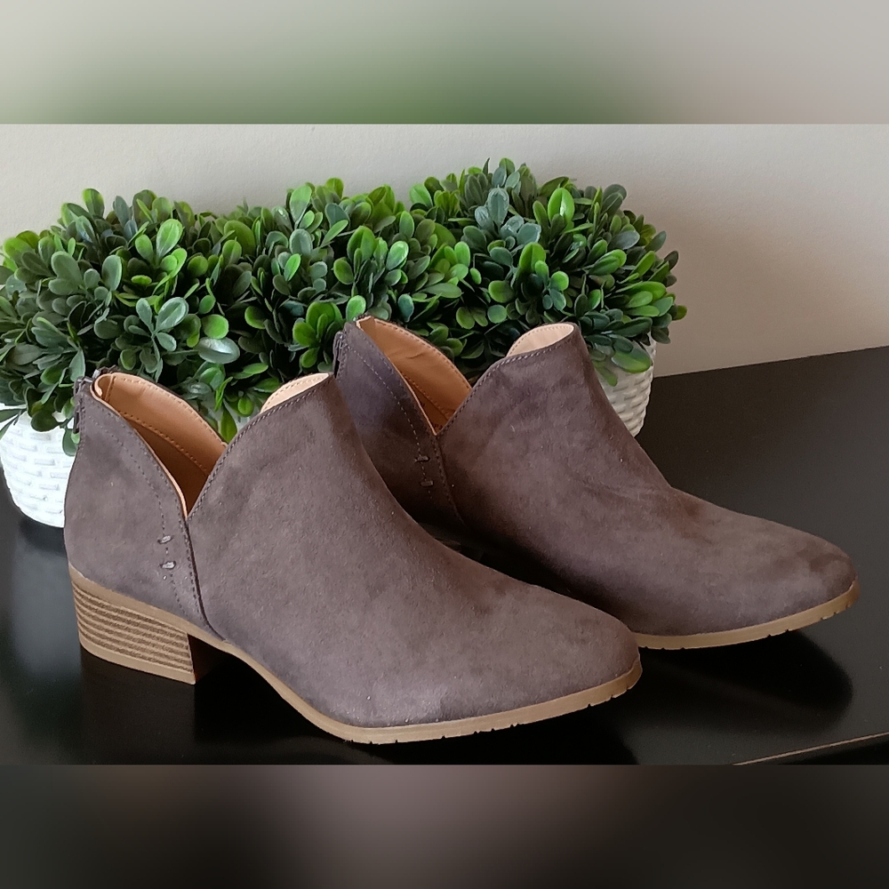 Kenneth Cole Reaction Gray Ankle Boots